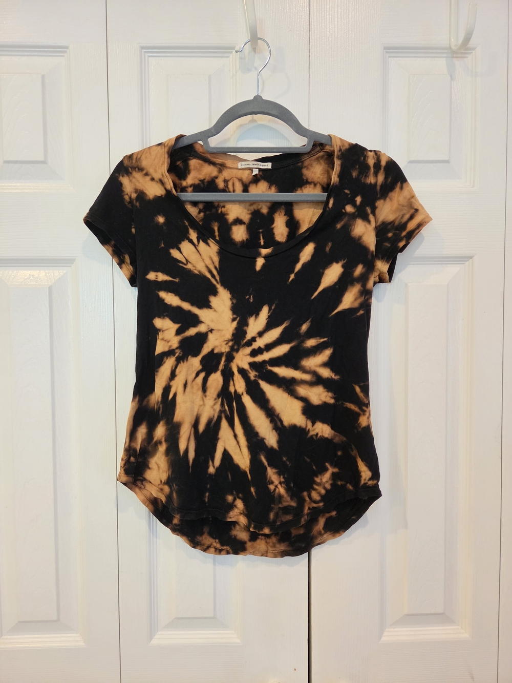 James Perse Black and Tan Spiral Tie-Dye Scoop Neck Tee